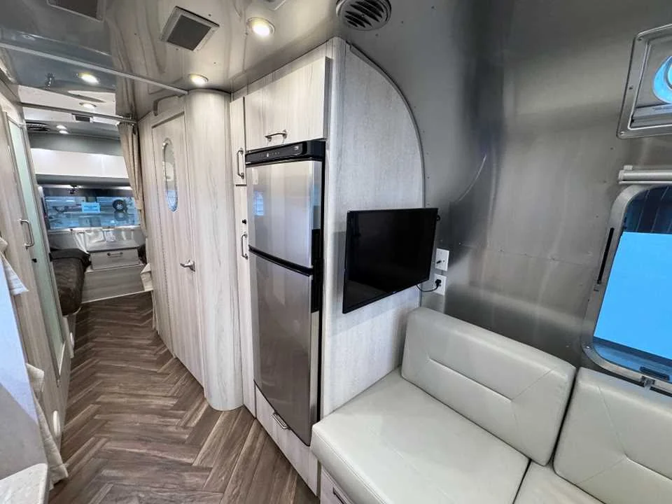 Used 2022 SILVER AIRSTREAM  image 14