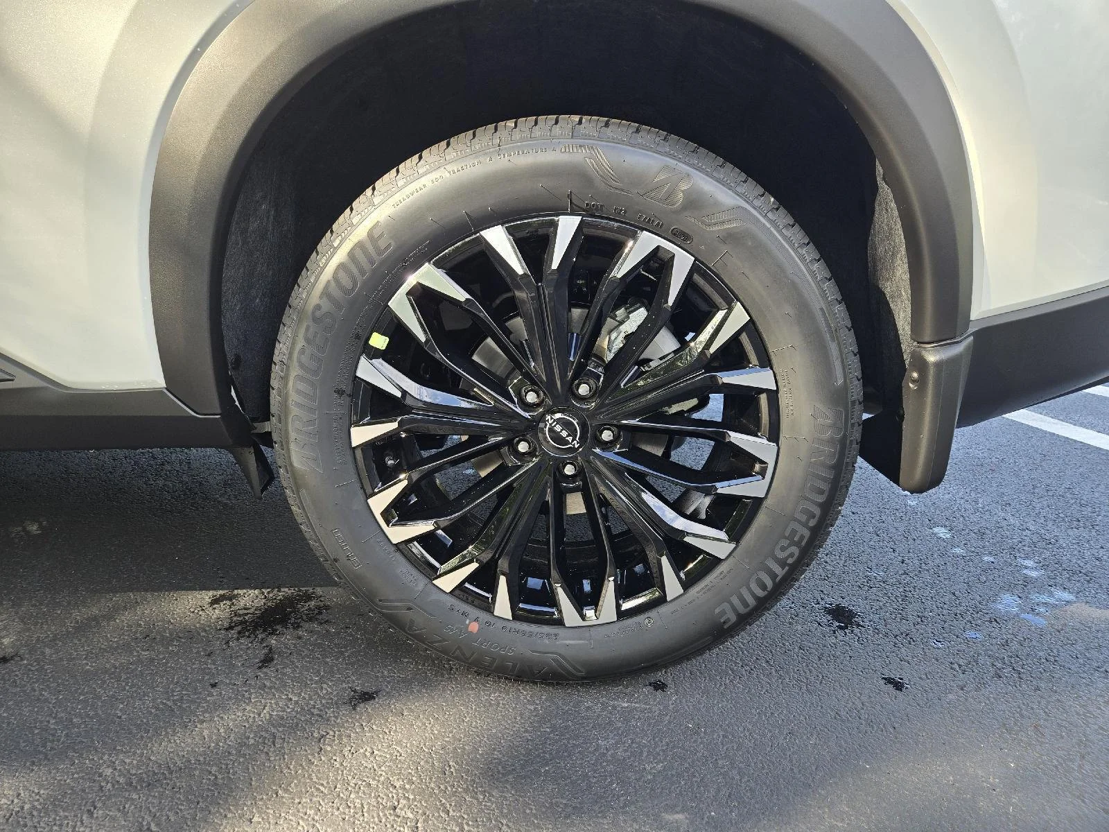 New 2026 Everest White Pearl Tricoat Nissan Dark Armor image 9