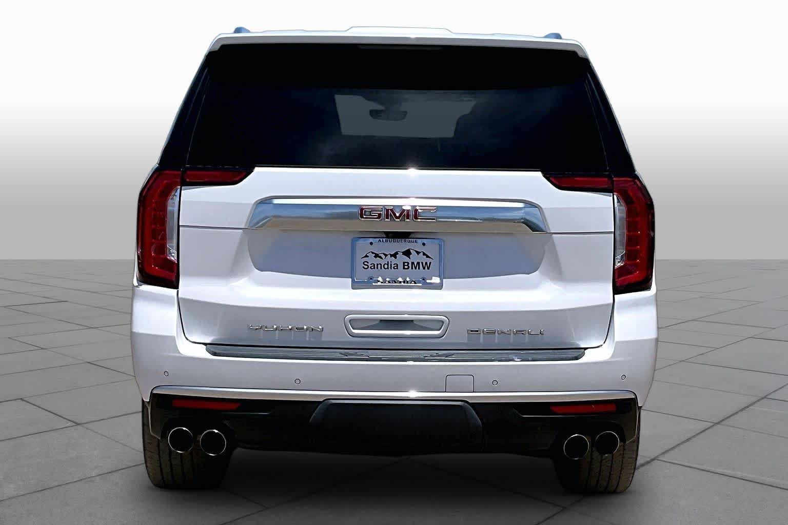 Used 2022 White Frost Tricoat GMC Denali image 4