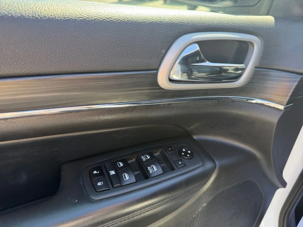 Certified Used 2020 White Jeep Limited image 11