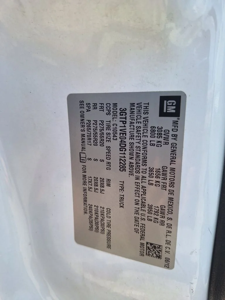 Used 2013 White GMC SLE image 26