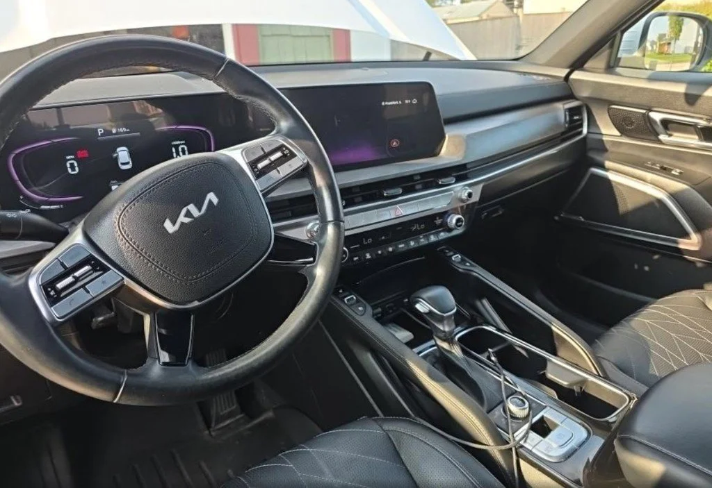 Used 2024 White Kia EX X-Line image 9