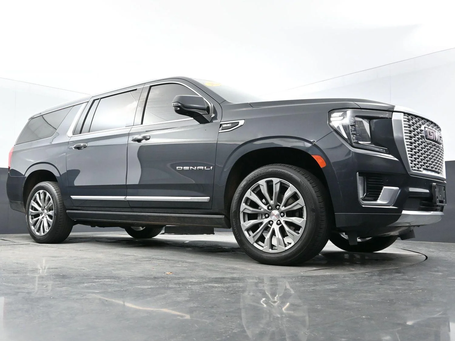 Used 2021 Hunter Metallic GMC Denali image 48