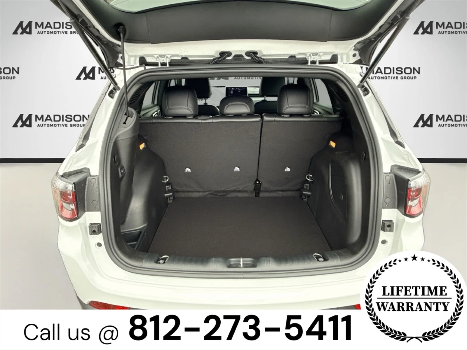 New 2026 Bright White Clearcoat Jeep Latitude Altitude image 27
