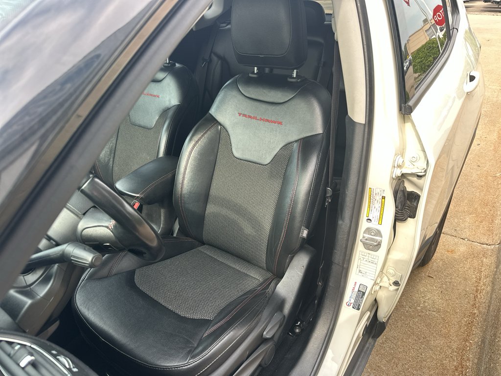 Used 2020 White Clearcoat Jeep Trailhawk image 25