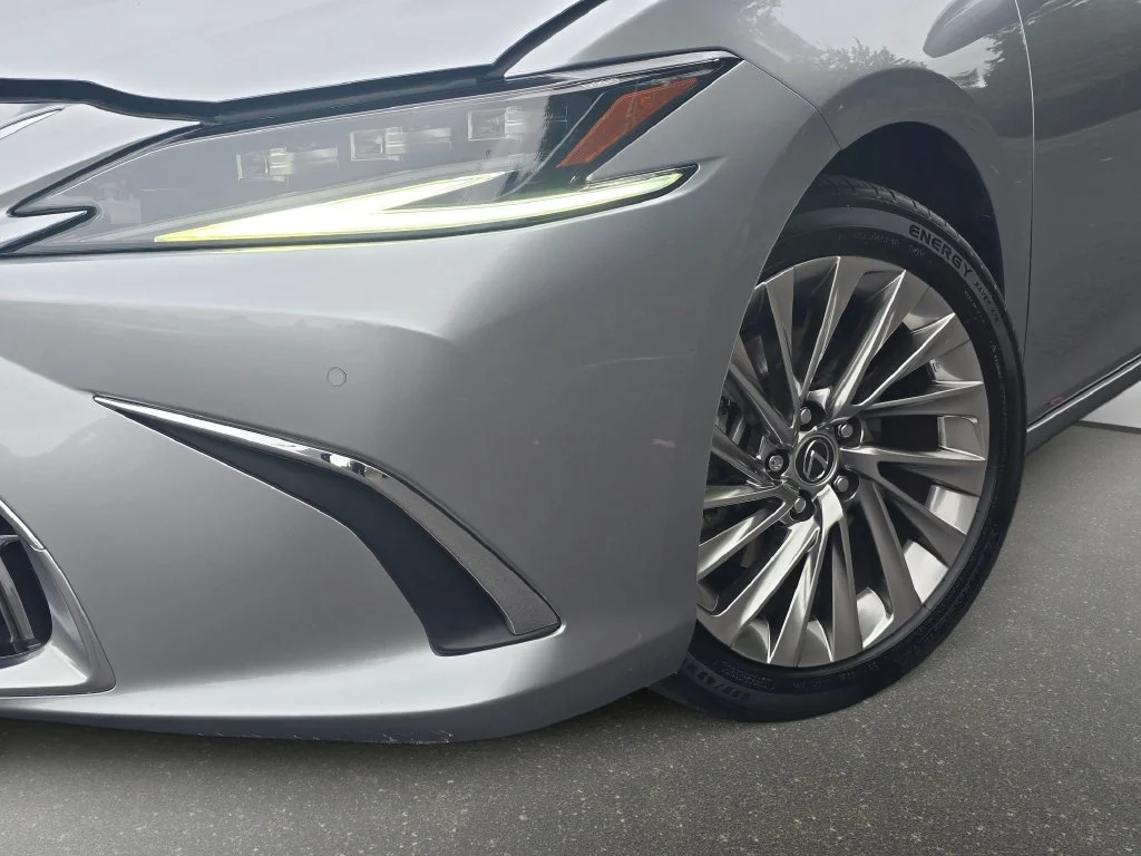 Certified Used 2022 IRIDIUM Lexus 300h Luxury image 30