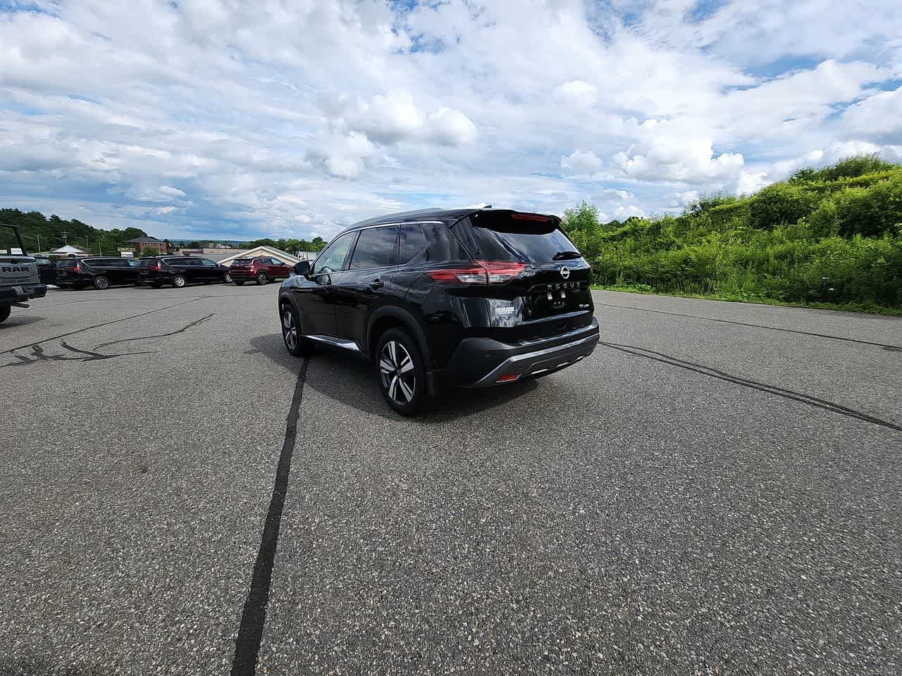 Used 2023 Black Nissan SL image 7