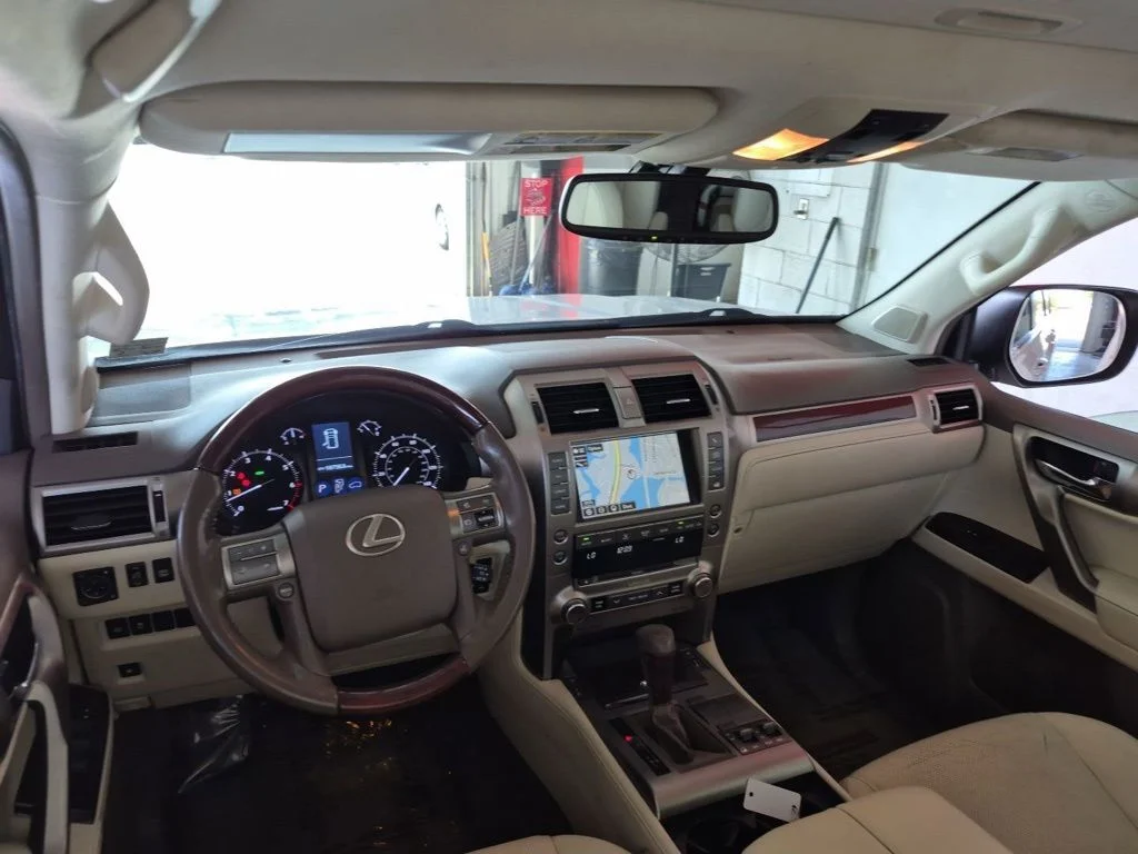 Used 2017  Lexus 460 image 15