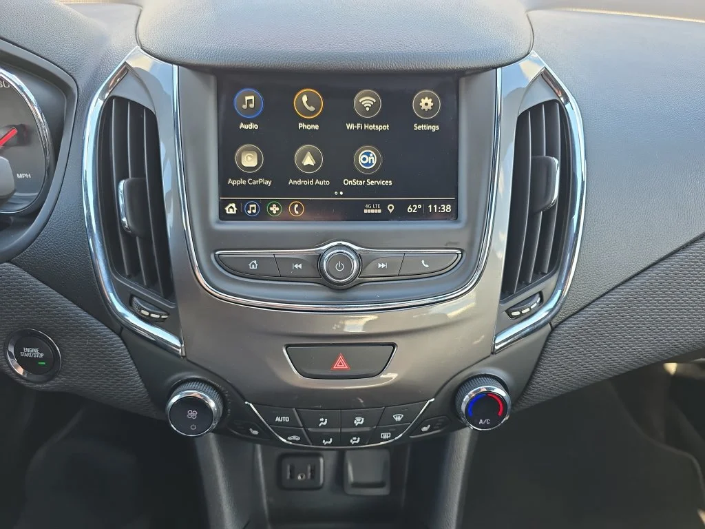 Used 2019 SUMMIT WHITE Chevrolet LT image 21
