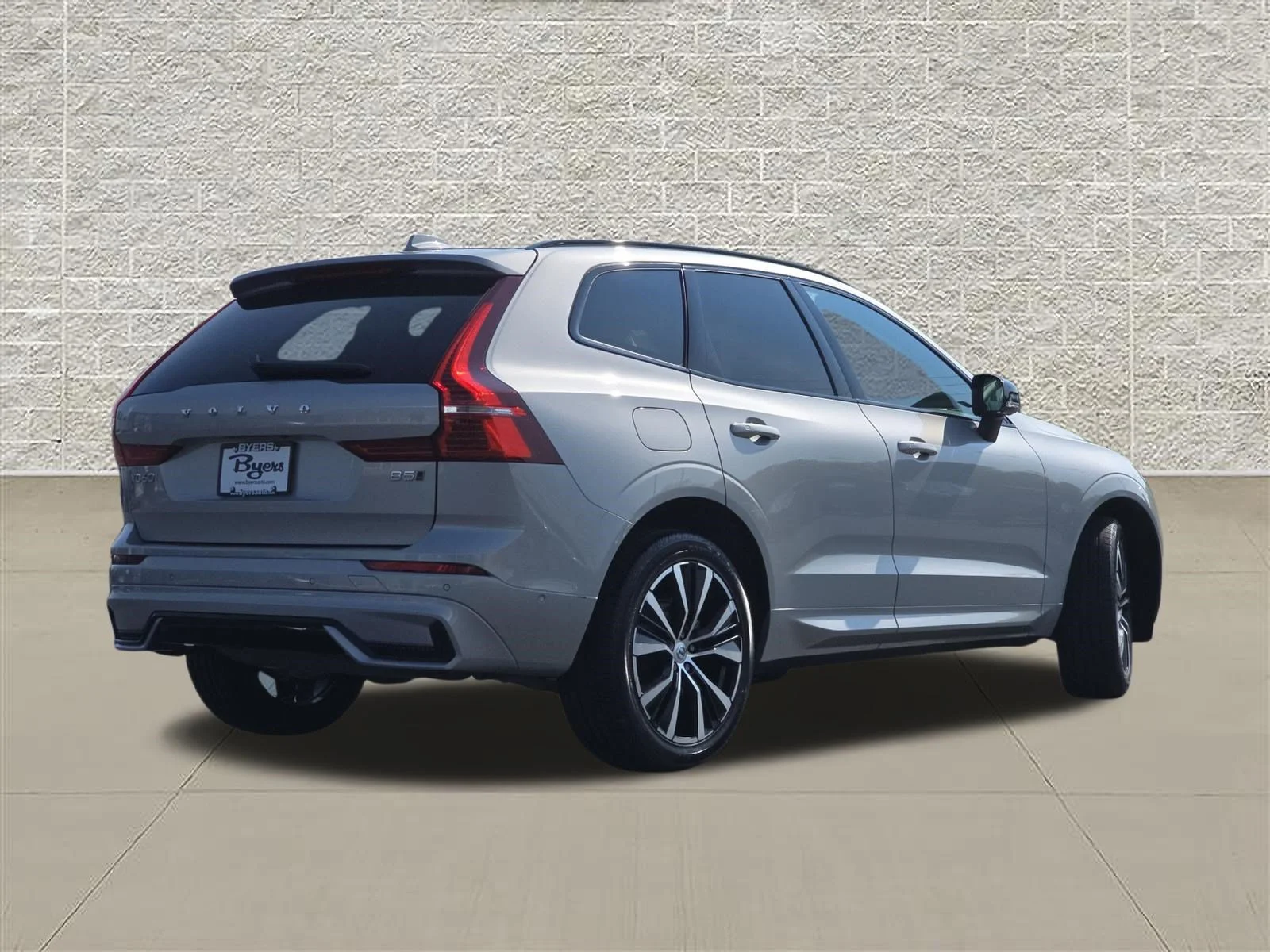 Used 2024 Silver Dawn Metallic Volvo Plus Dark Theme image 7