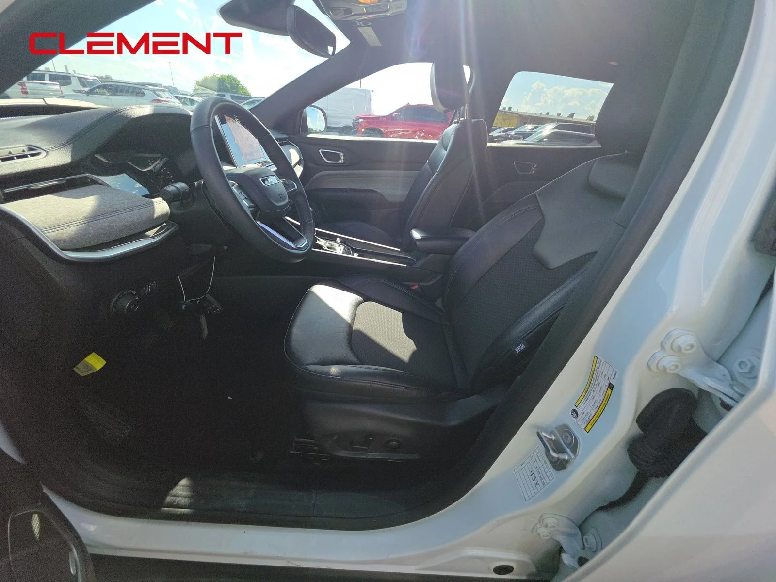 Used 2025 White Jeep Latitude image 3
