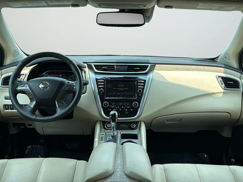 Used 2021 White Nissan SL image 9