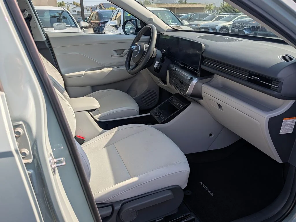 Used 2024 Green Hyundai SEL image 9