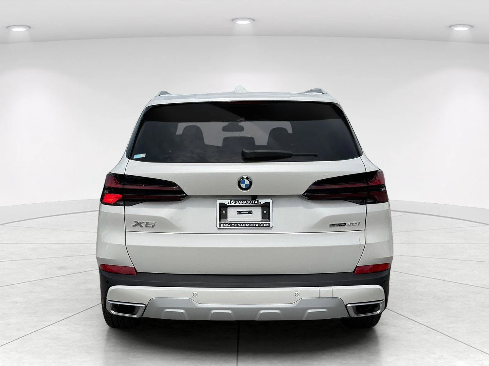 New 2026 Mineral White Metallic BMW sDrive40i image 4