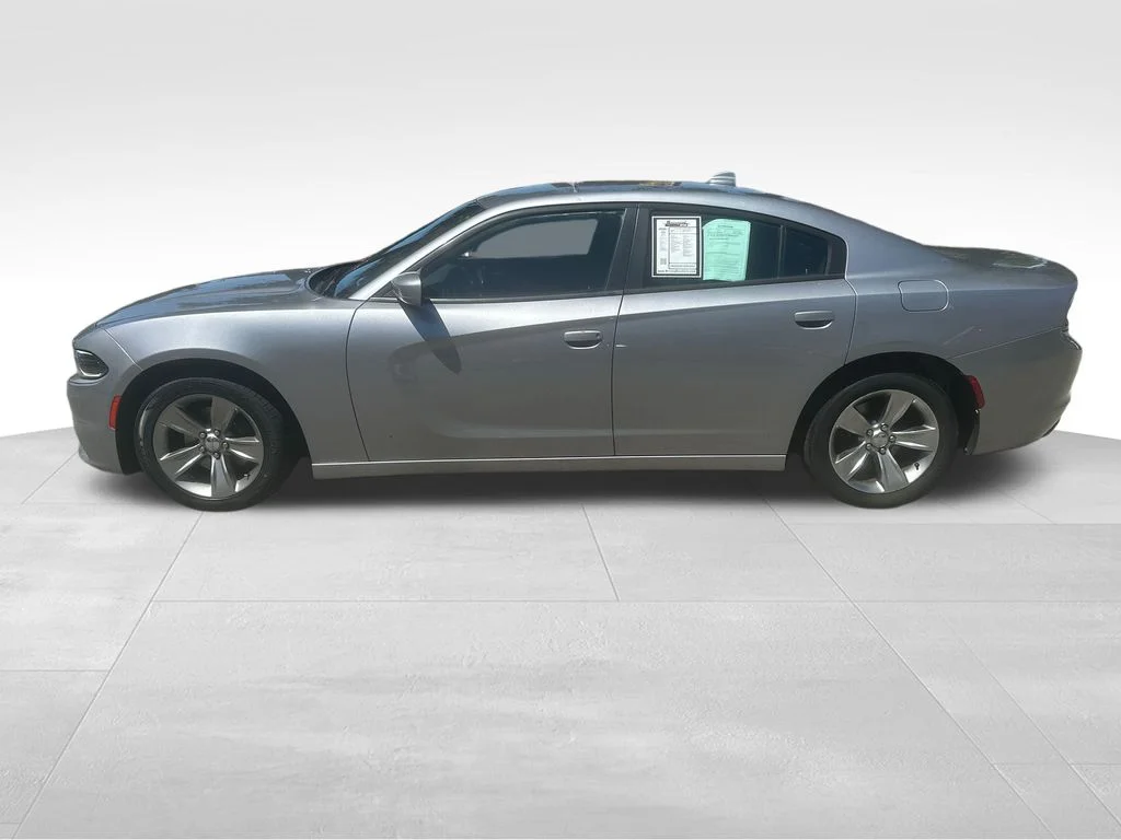 Used 2018 Silver Dodge V6 image 7