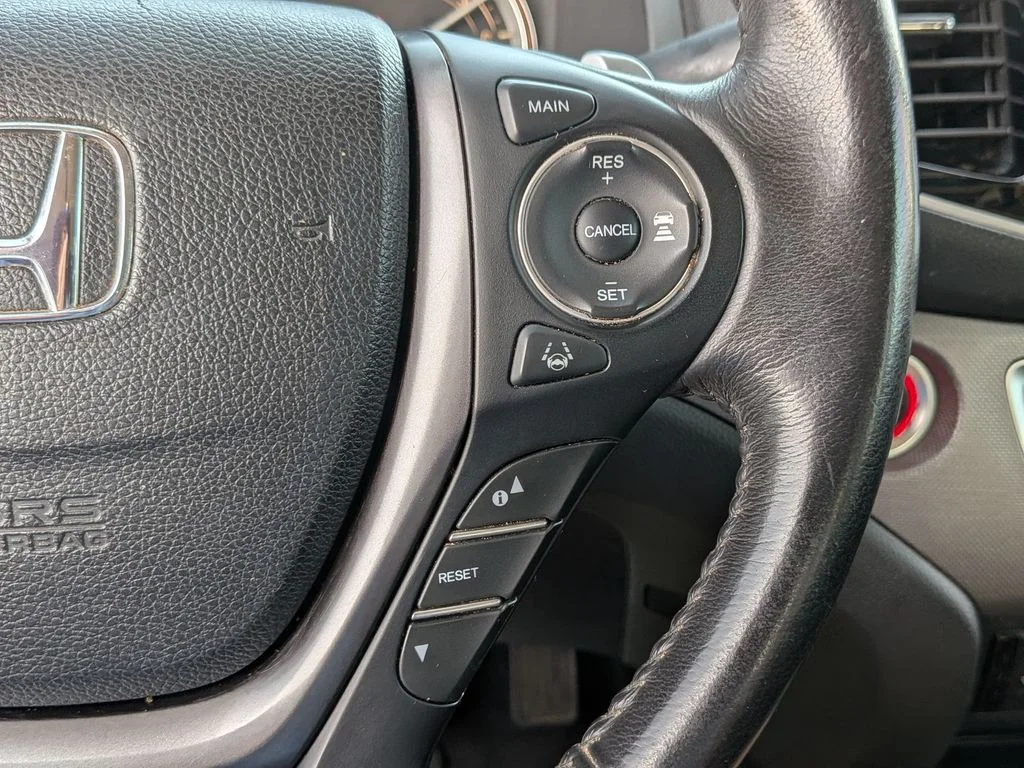 Used 2023 White Honda RTL image 18