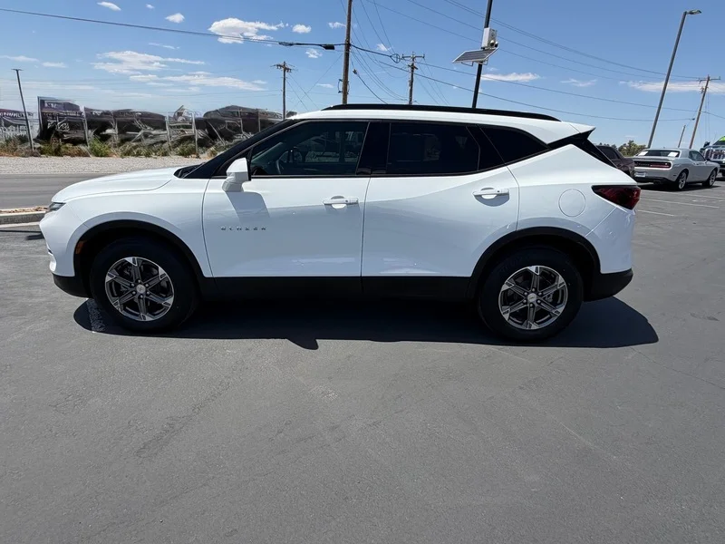 Used 2024 Summit White Chevrolet 2LT image 6