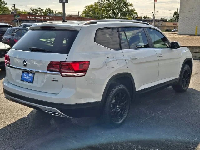 Used 2018 White Volkswagen 3.6L V6 SE image 11
