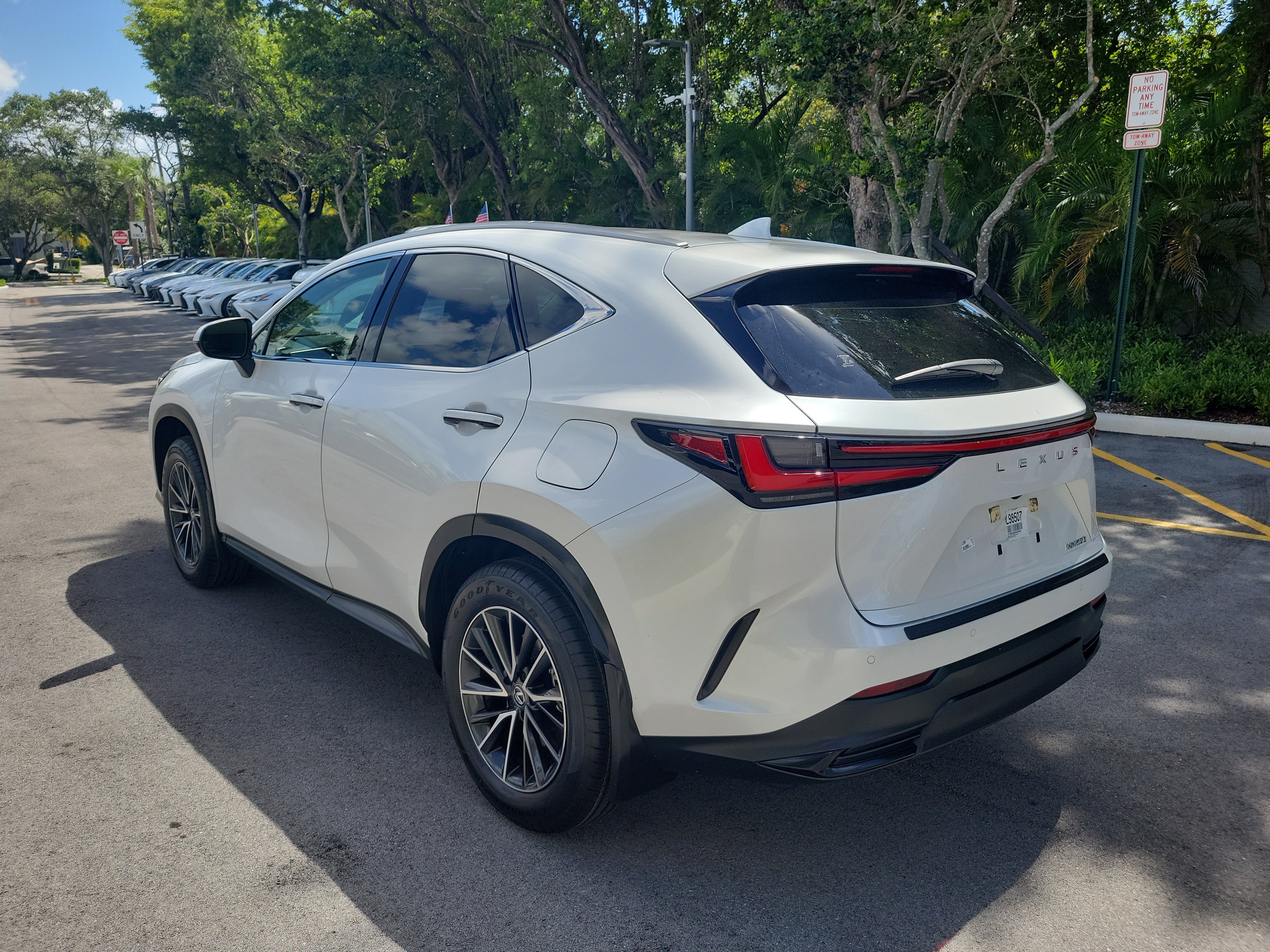 Certified Used 2025 EMINENT WHITE PEARL Lexus NX 250 Premium image 4