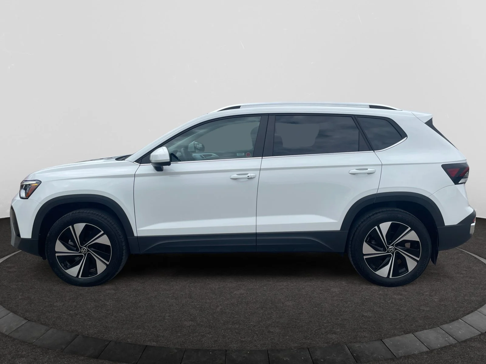 Used 2025 White Volkswagen Comfortline image 2