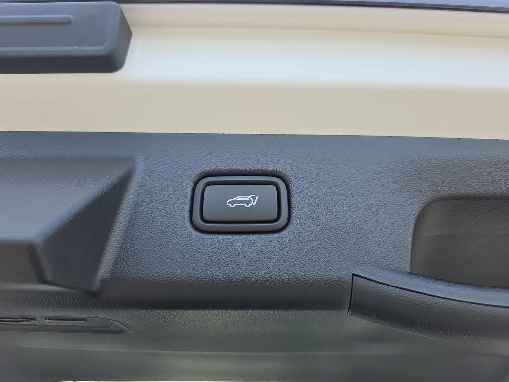 New 2026 White Pearl Hyundai SEL FWD image 31
