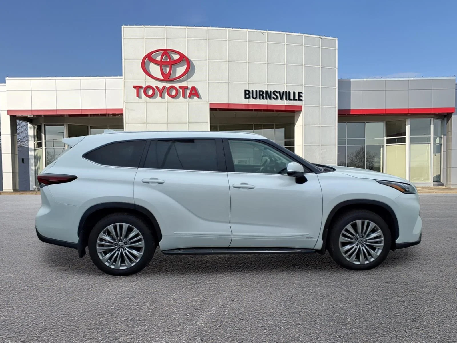 Certified 2024 Toyota Highlander Platinum with VIN 5TDEBRCH7RS606444 for sale in Burnsville, Minnesota