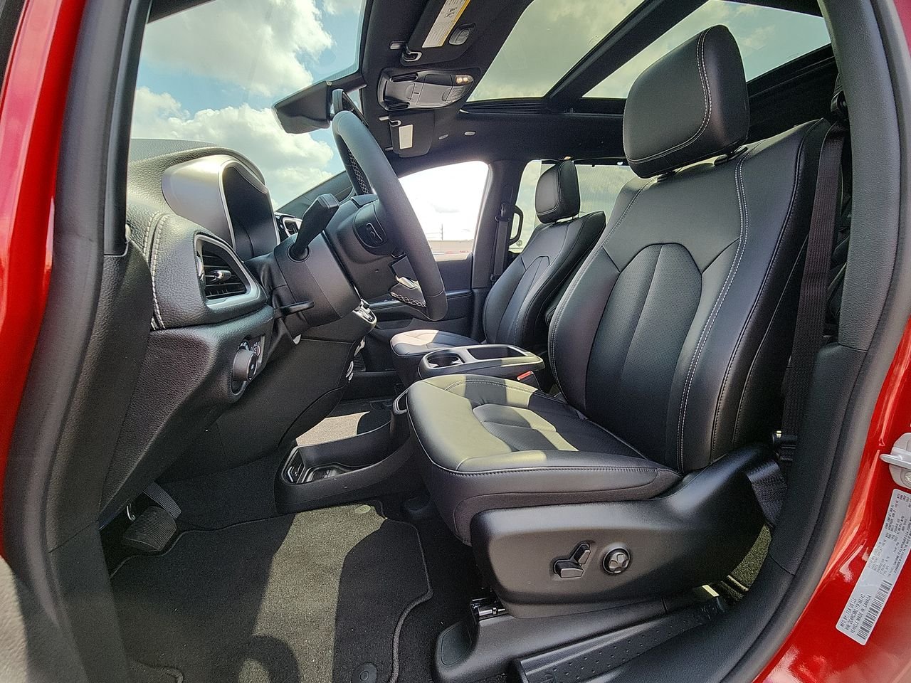 2026 Chrysler Pacifica Select - Photo 11