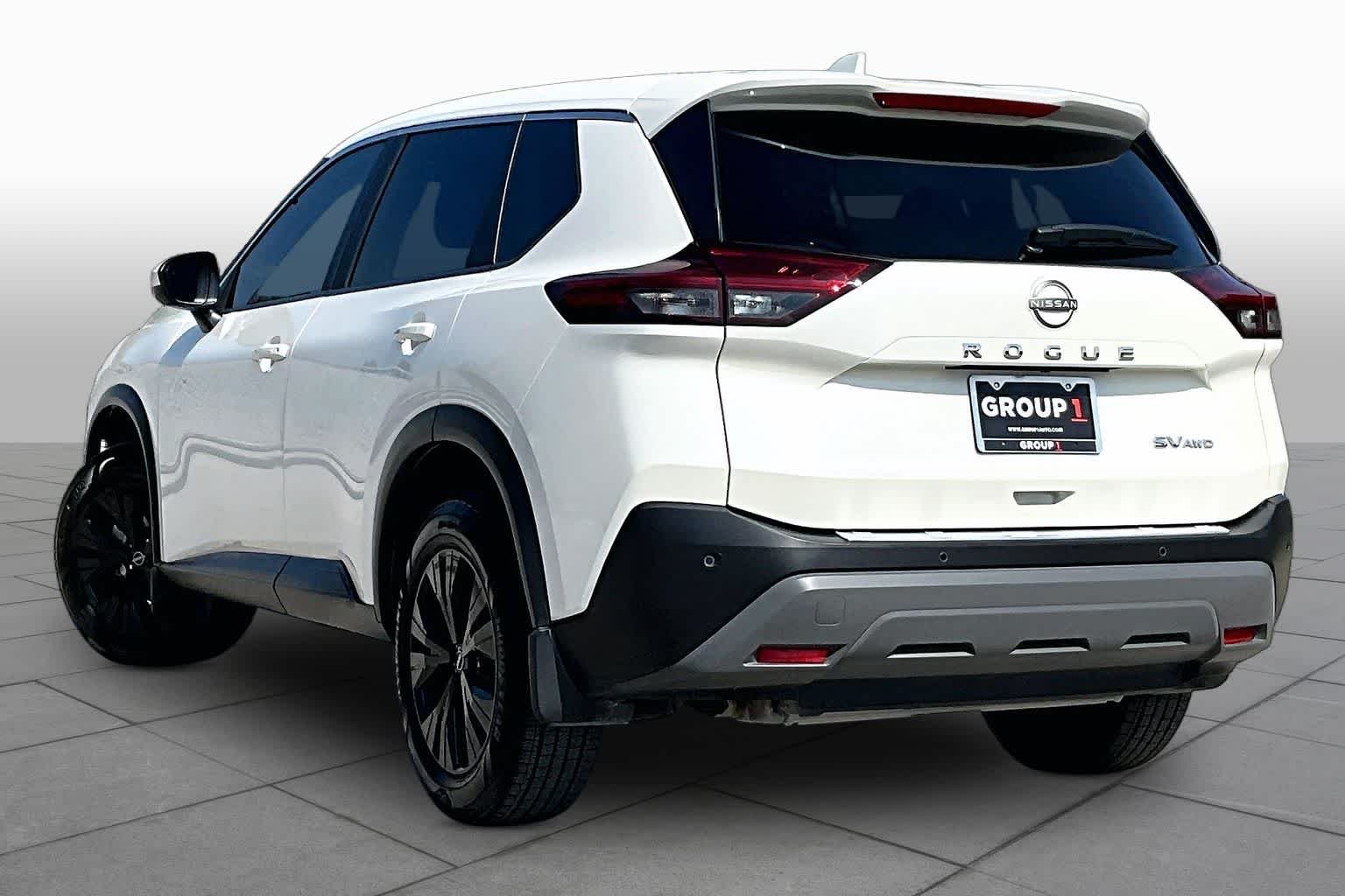 Used 2023 Pearl White Tricoat Nissan SV image 12