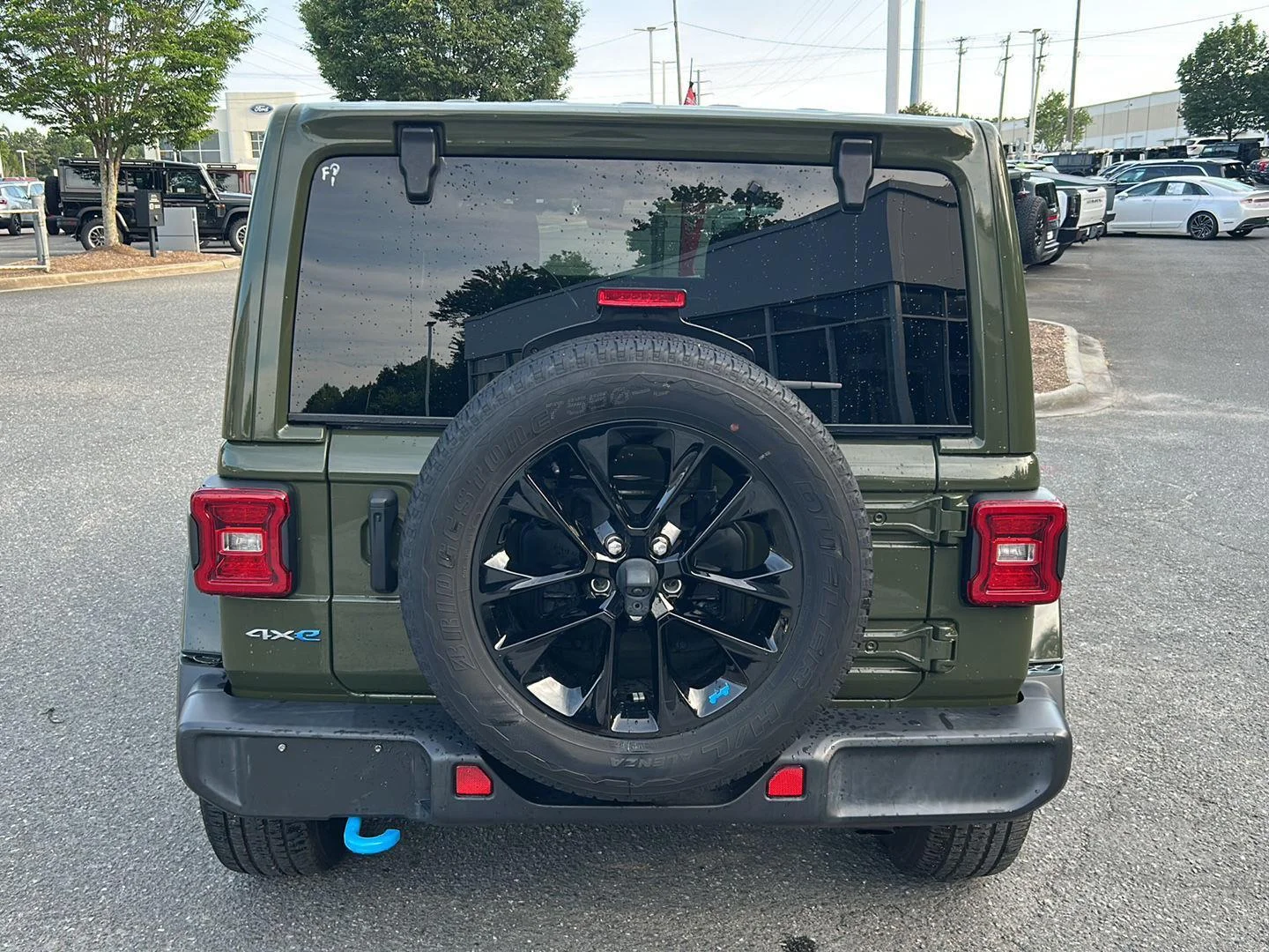 Used 2023 Sarge Green Clearcoat Jeep Sahara image 4