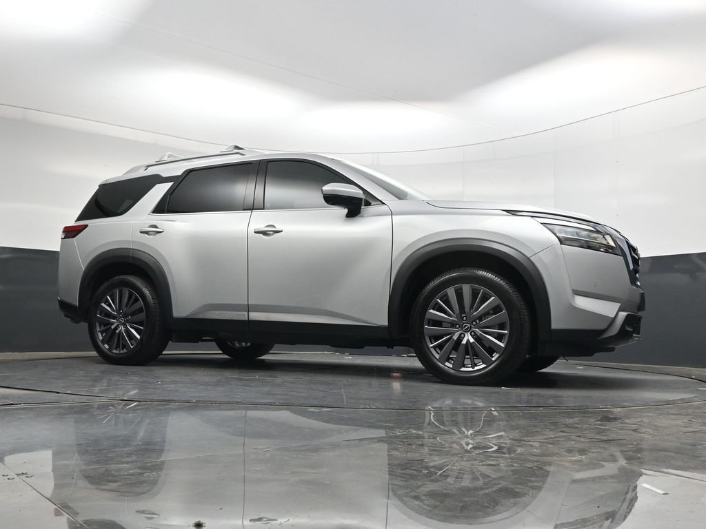 Used 2023 Silver Nissan SL image 28