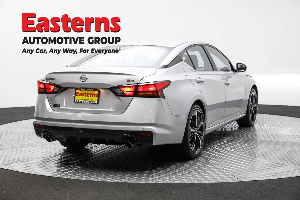 Used 2024 Silver Nissan 2.5 SR image 5