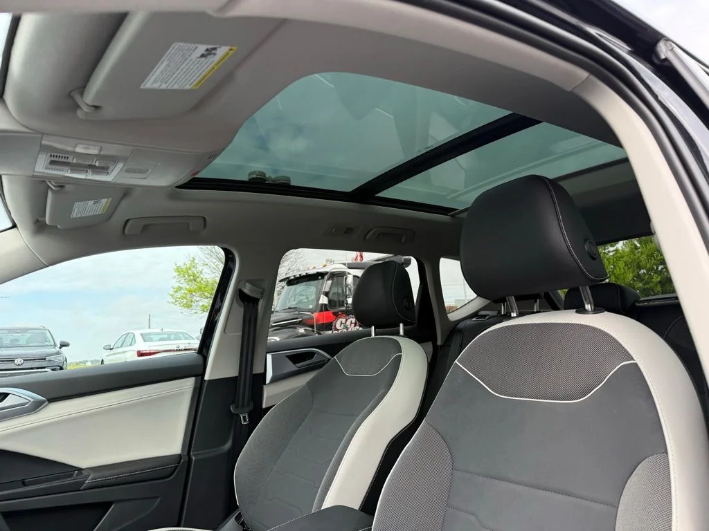 2025 Volkswagen Taos SE - Photo 29