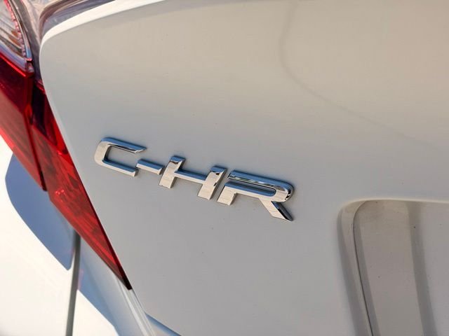 Used 2021 White Toyota XLE image 5