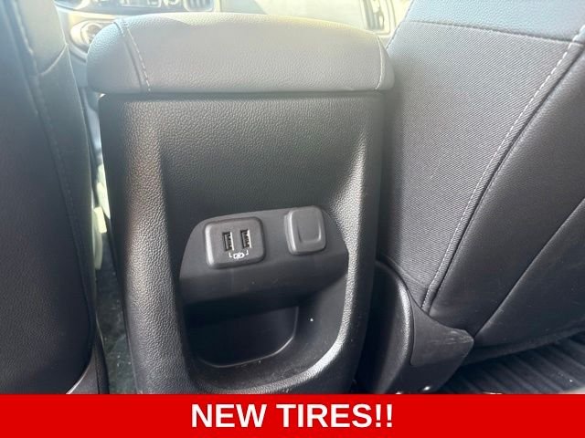 Used 2022 Black Chevrolet Z71 image 15