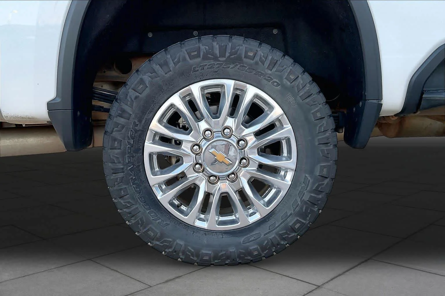 Used 2022 Iridescent Pearl Tricoat Chevrolet High Country image 10