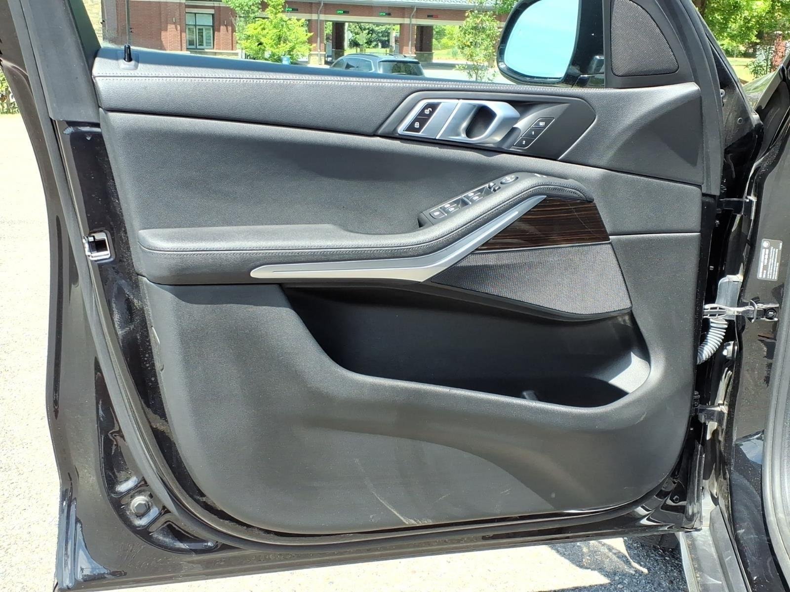 Used 2020 Black Sapphire Metallic BMW sDrive40i image 28