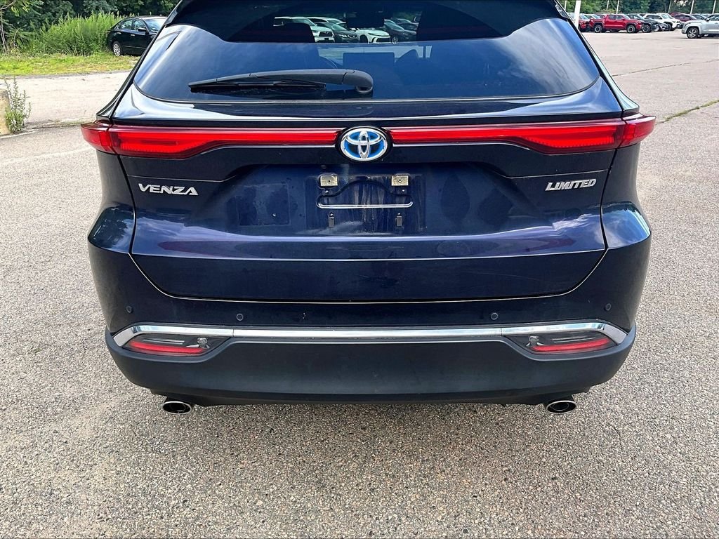 Used 2023  Toyota Limited image 10