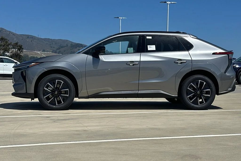 New 2026 Heavy Metal <sup>1</sup> Toyota  XLE image 7