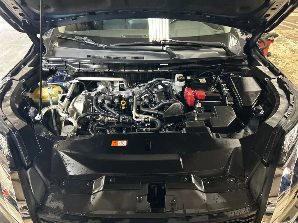 Used 2023  Mitsubishi SE image 9