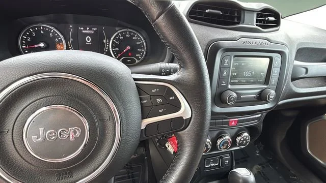 Used 2015 Silver Jeep Latitude image 23
