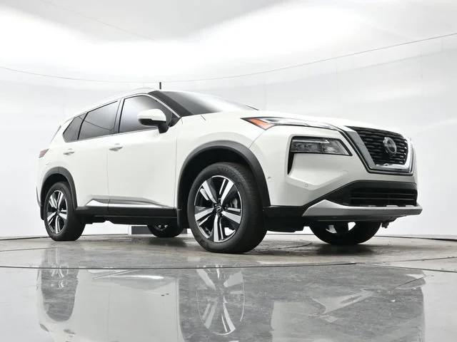 Used 2023 Pearl White Trico Nissan Platinum image 27