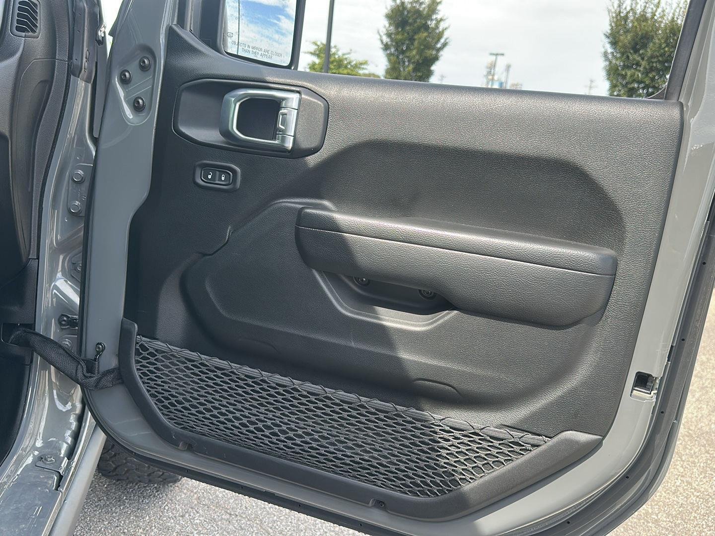 Used 2022 Sting-Gray Clearcoat Jeep Unlimited Rubicon image 35