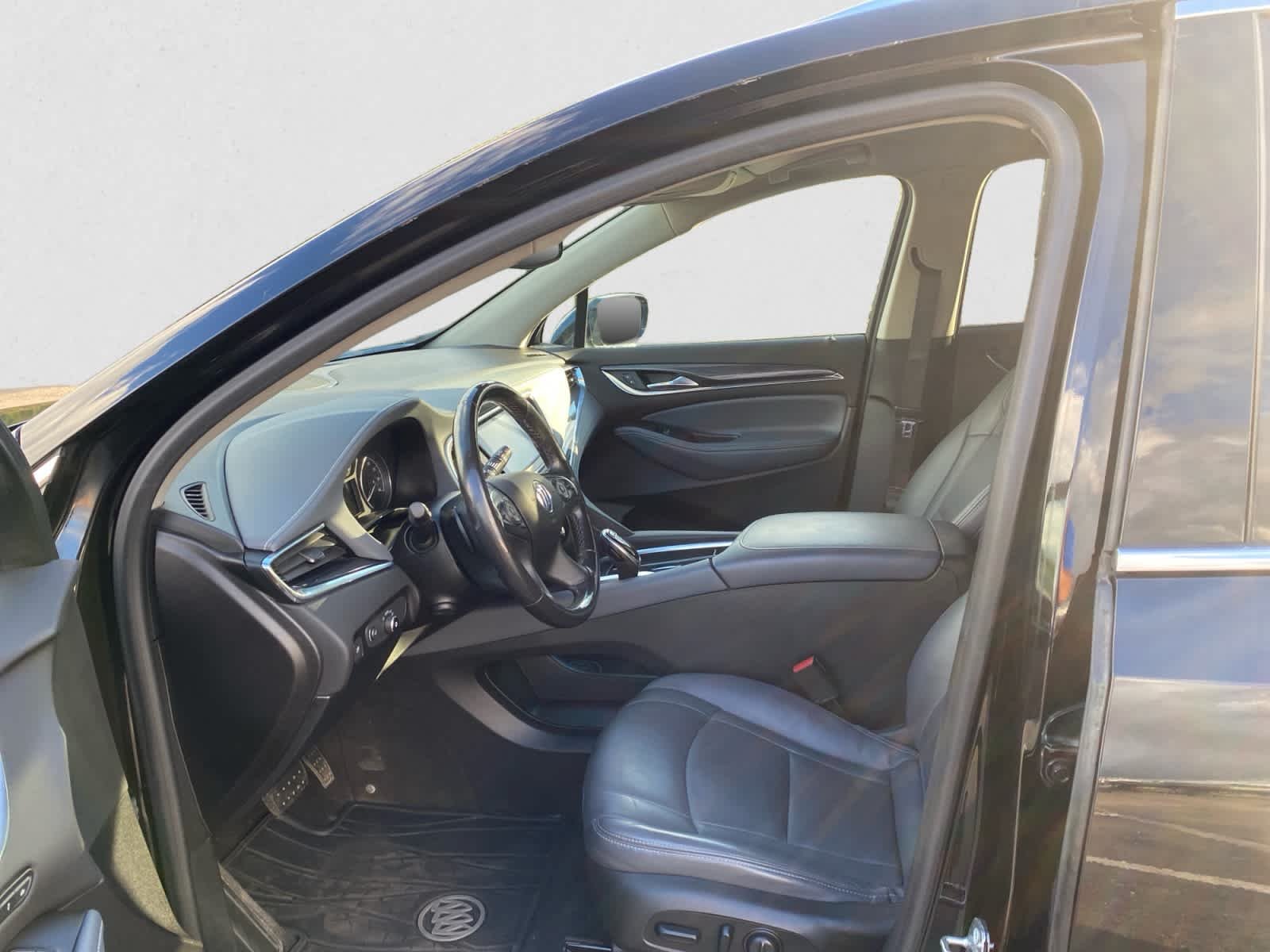 Used 2018 Includes Spectra Gray lower exterior accent color.) Buick Premium image 14