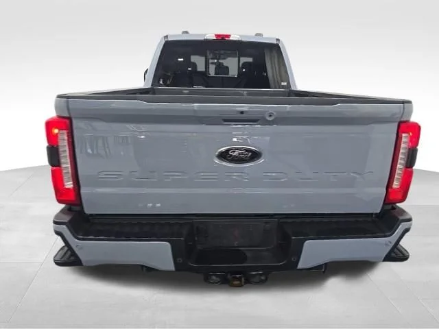Used 2025  Ford Lariat image 4