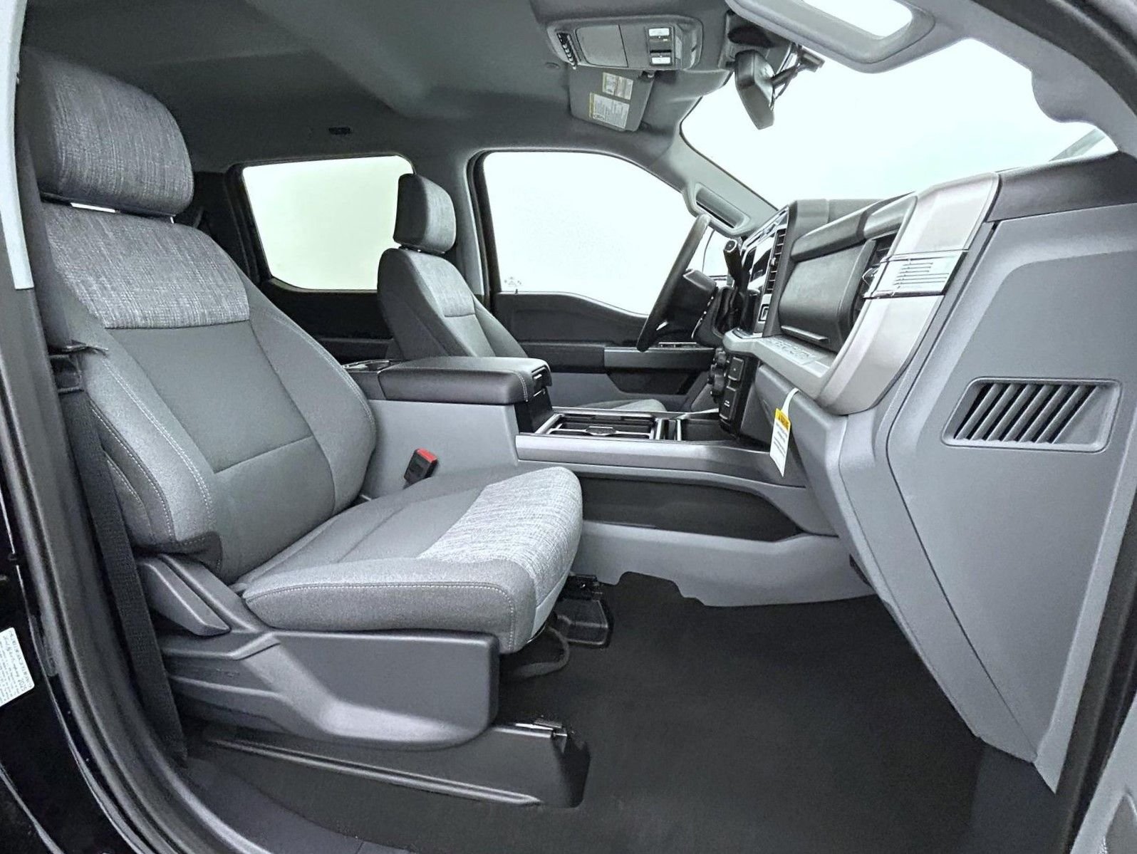 New 2026 Agate Black Metallic Ford XLT image 15