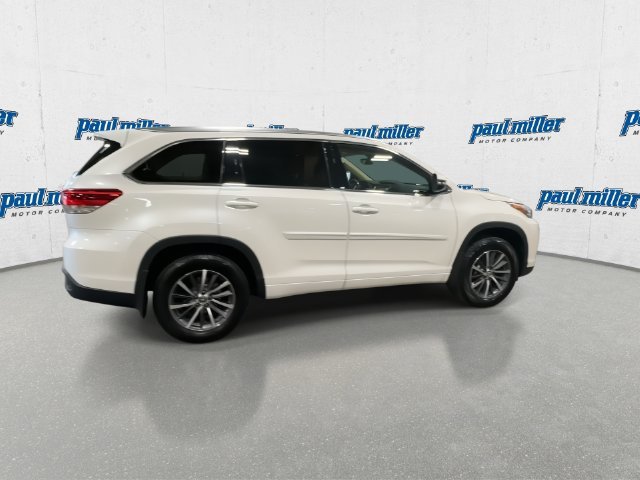 Used 2017 White Toyota XLE image 12