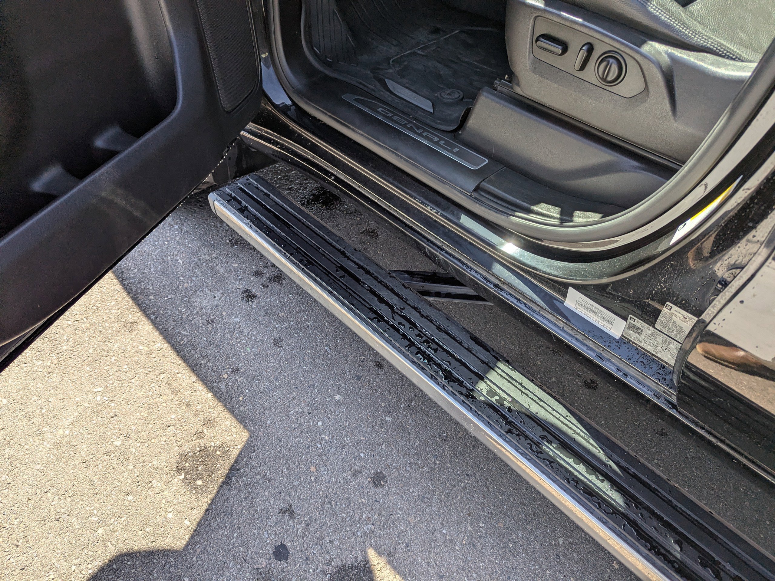 Used 2021 Black GMC Denali image 10