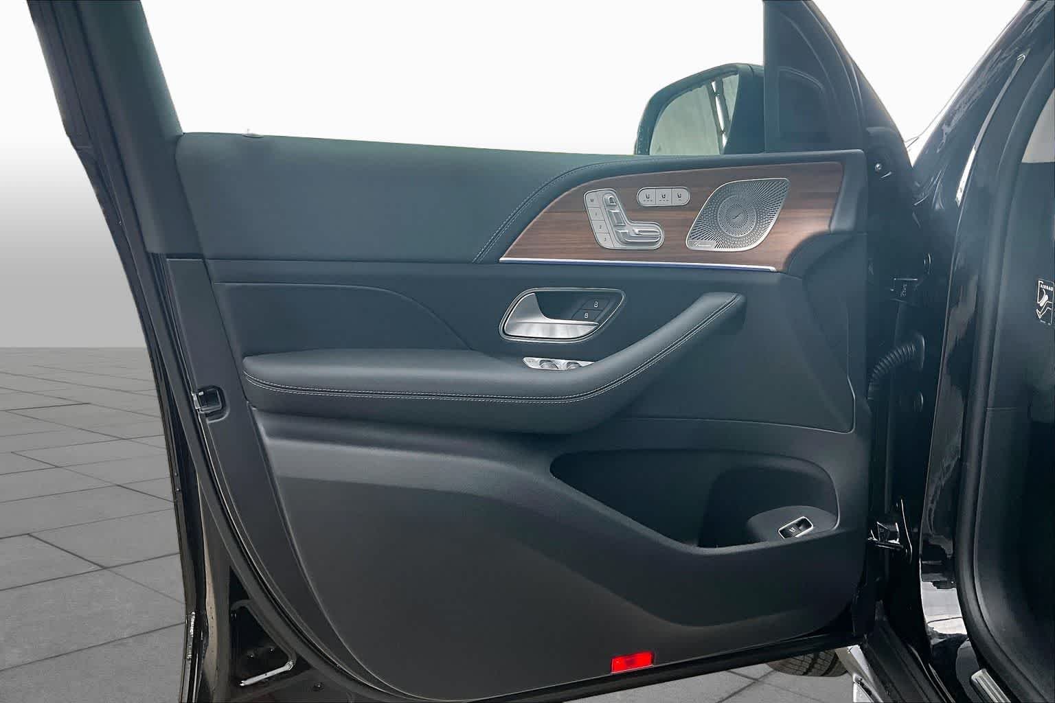 New 2026 Obsidian Black Metallic Mercedes-Benz GLE 350 image 15