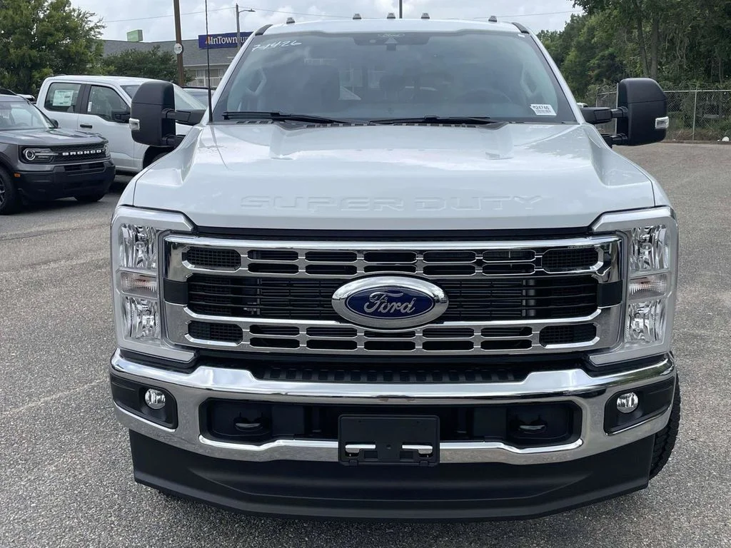 New 2026 Oxford White Ford XLT image 8