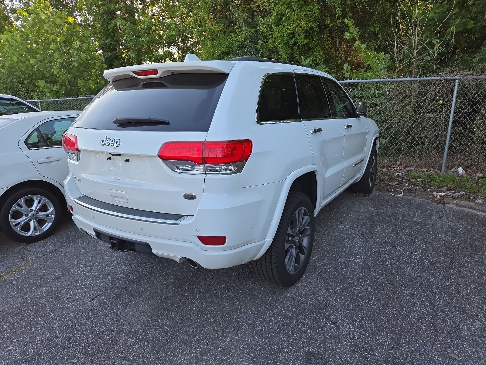 Used 2018 Bright White Clearcoat Jeep Overland image 5